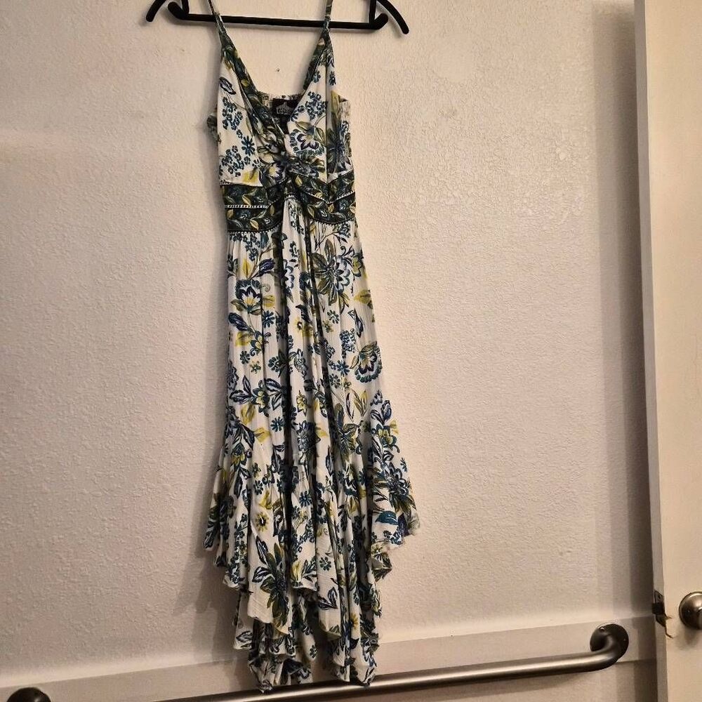 NWOT Angie Floral Sundress w/ Keyhole opening: Sexy Summer Essential Effortless